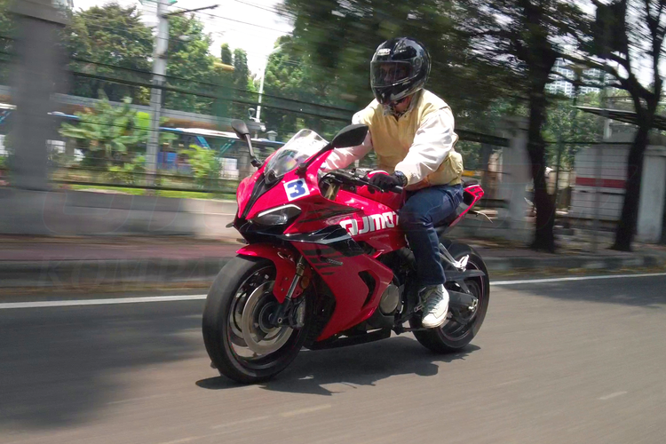 SRK 800 RR, Review Lengkap QJMotor SRK 800 RR: Moge 4 Silinder Rp 268 Juta