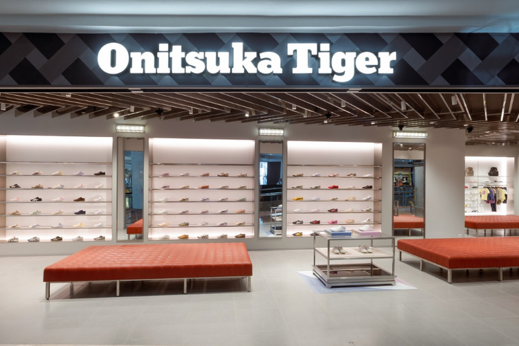 Onitsuka Tiger, Plaza Senayan, Onitsuka Tiger Rilis Sepatu dengan Aksen Batik Kawung Edisi Terbatas, Dirilis bersamaan dengan pembukaan toko, Koleksi yang terinspirasi dari budaya Indonesia, Item edisi terbatas hanya tersedia sampai akhir Juni, Hadir bersama koleksi premium buatan tangan Jepang