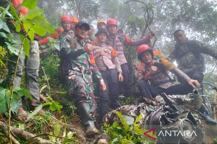 Sulawesi Selatan, Gunung Bulusaraung, ATR 42-500, Update Kecelakaan Pesawat ATR 42-500: Satu Korban Ditemukan di Jurang Bulusaraung, Evakuasi Terkendala Medan