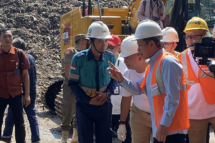 Dedi Mulyadi, pengelolaan sampah, Hanif Faisol, menteri lingkungan hdup, sampah Jawa Barat, Menteri Lingkungan Hidup Soroti Produksi 6,1 Juta Ton Sampah Jabar Tertinggi, Ini Solusi Dedi Mulyadi