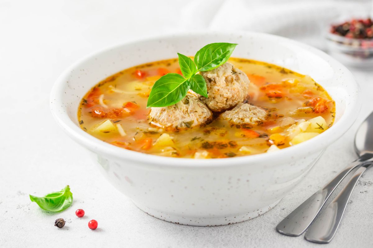 Sop ayam, resep sop ayam, sop ayam, ide masak praktis, lauk berkuah sederhana, cara membuat sop ayam, Resep Sop Ayam Sehat, Gurih dari Kaldu Alami, 1. Gunakan ayam kampung, 2. Rebus dengan api kecil, 3. Masukkan sayur sesuai tingkat kekerasan, 4. Tambahkan rempah opsional