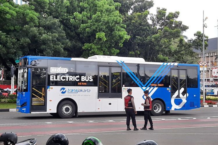mobilitas masyarakat, unjuk rasa, kerusakan halte Transjakarta, biaya pembangunan halte, Estimasi Kerugian Halte Transjakarta yang Rusak Parah