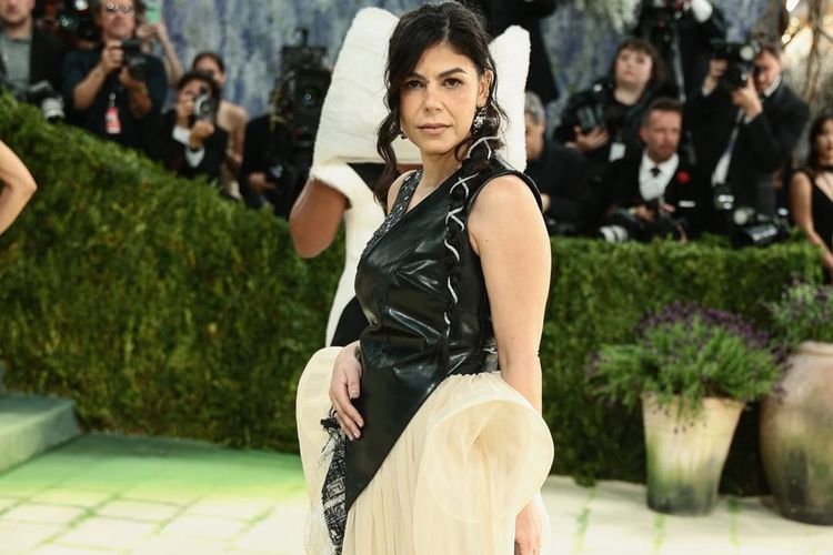 desainer Arab, panggung mode, Met Gala, Met Gala 2026, Desainer Arab Jadi Sorotan di Met Gala 2026, Dipakai Beyoncé hingga Emily Blunt, Ashi Studio paling mencuri perhatian, Desainer Palestina tampil berbeda, Karya Samar Hejazi juga masuk pameran, Beyoncé dan Rihanna pakai sepatu Amina Muaddi