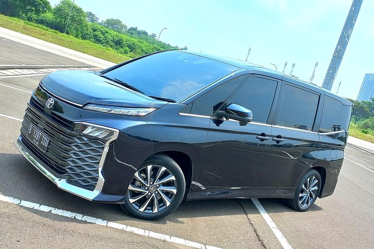 Honda Step WGN, Toyota Voxy, Adu MPV Pintu Geser: Honda Step WGN atau Toyota Voxy untuk Keluarga?