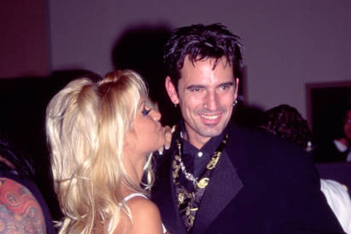 Pamela Anderson dan Tommy Lee, kisah cinta pamela anderson dan tommy lee, pamela anderson dan tommy lee, Kisah Cinta Pamela Anderson dan Tommy Lee, Menikah Usai 4 Hari Bersama, Menikah setelah 96 jam, Skandal dalam pernikahan Pamela Anderson dan Tommy Lee, Menjadi orang tua, Titik akhir hubungan Pamela Anderson dan Tommy Lee