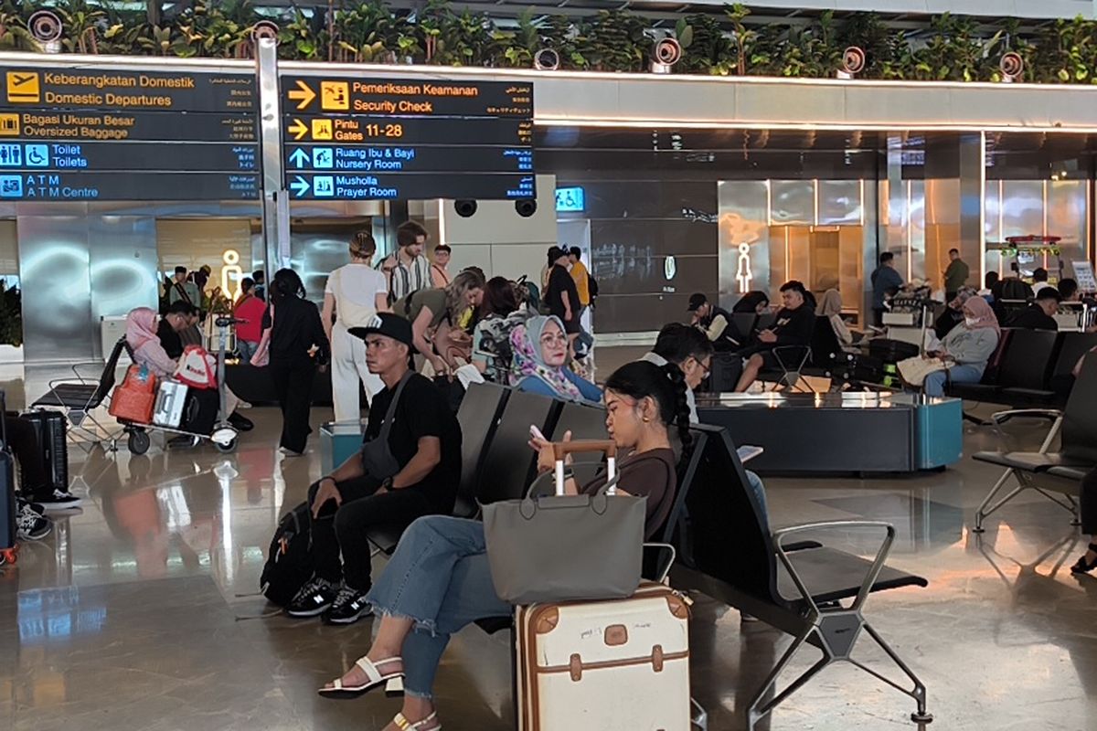 Bandara Soekarno Hatta, mudik Lebaran 2026, Antrean Panjang di Bandara Soetta, Penumpang Diimbau Tiba 3 Jam Sebelum Terbang