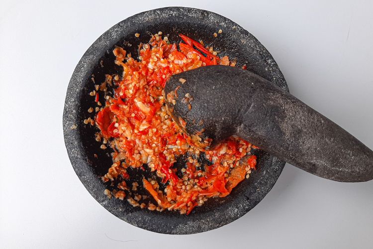 sambal bawang, gurih, pedas, Ayam geprek, Resep Ayam Geprek Sambal Bawang, Renyah Pedas Gurih Bikin Nambah Nasi, Bahan utama, Bahan tepung, Bahan sambal bawang, Cara membuat ayam geprek sambal bawang