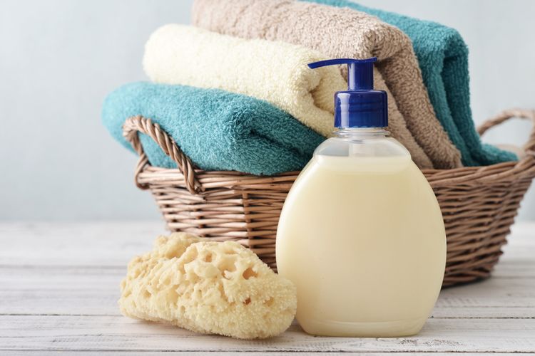 tips travelling, hemat plastik, Harga Plastik Naik, Ini 5 Cara Travelling yang Hemat Plastik, 1. Bawa motol minum dan isi ulang, 2. Siapkan travel kit ramah lingkungan, 3. Bawa tas belanja dari rumah, 4. Belanja bahan makanan tanpa kemasan, 5. Bawa sabun atau shampo yang bisa diisi ulang