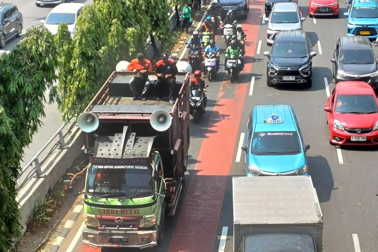 rotator, pelanggaran lalu lintas, sirine, Strobo, konsekuensi hukum, Rotator dan Sirine di Mobil Pribadi: Ini Konsekuensi Hukumnya