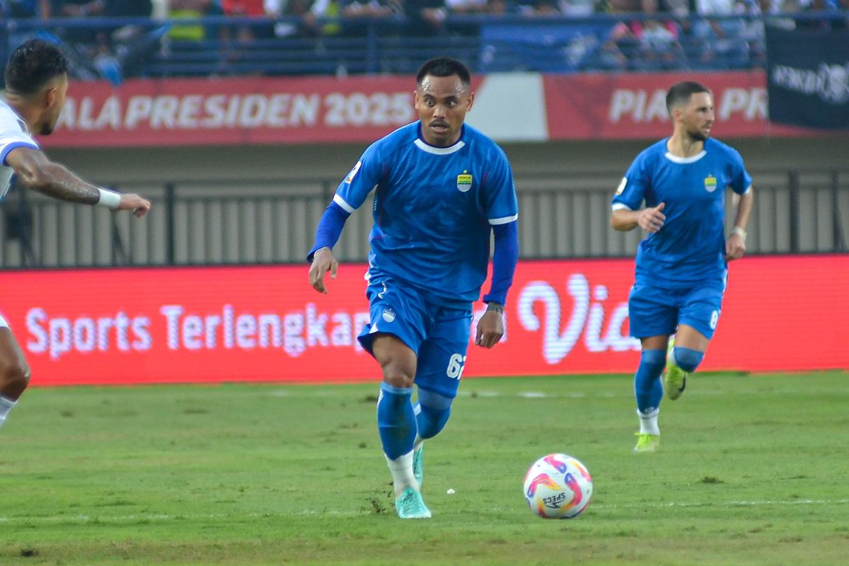 Persib, Saddil Ramdani, Piala Presiden 2025, Bojan Hodak, Super League 2025-2026, Persib Bandung, Achmad Jufrianto, Saddil Ramdani Terpaksa Menepi Usai Cedera di Piala Presiden 2025 