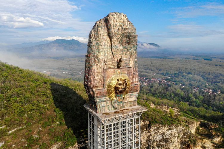 Ponorogo, Monumen Reog, bupati ponorogo, ponorogo, bupati ponorogo sugiri sancoko, monumen reog raksasa di ponorogo, monumen reog ponorogo, OTT KPK Bupati Ponorogo, Bupati Ponorogo Sugiri Sancoko Tersangka, sugiri jadi tersangka kpk, korupsi Ponorogo, KPK Geledah Kantor Disbudparpora Ponorogo, Terkait Proyek Monumen Reog?, Fokus Penggeledahan Bidang Kebudayaan, Kepala Disbudparpora Pilih Bungkam, KPK Dalami Dugaan Korupsi Pengadaan Barang dan Jasa, Lanjutan Kasus OTT Sugiri Sancoko