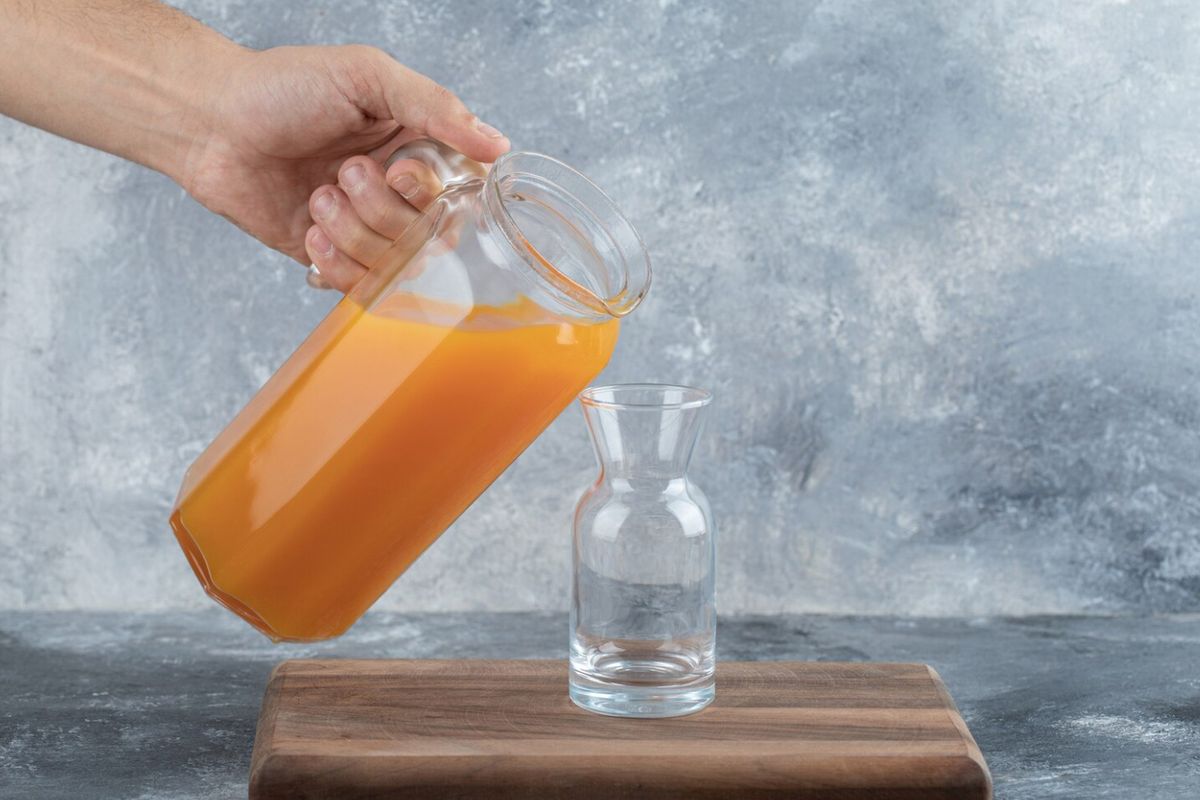 wadah jamu, manfaat jamu kunyit asam, party jamu, wadah jamu gendong, wadah jamu yang aman, Jamu Kian Digandrungi Gen Z, Dokter Ingatkan Pilih Wadah yang Aman