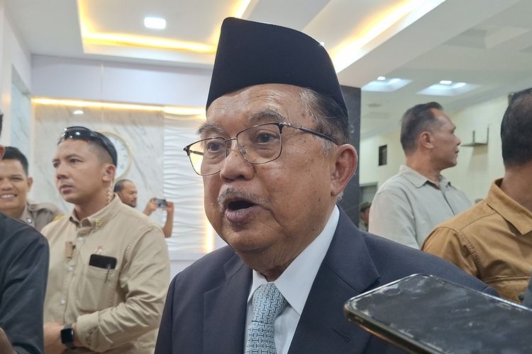 Kejagung, Silfester Matutina, silfester matutina fitnah jusuf kalla, silfester matutina dipenjara, Silfester matutina belum ditahan, Benarkah Silfester Matutina Sulit Dieksekusi karena Punya Saudara Ipar di Kejari? Ini Penjelasan Kejagung, Divonis 1,5 Tahun, Silfester Tetap Bebas, Bantahan Kejagung, Komisi Kejaksaan: Eksekusi Tak Perlu Tunggu PK, Kuasa Hukum Klaim Kasus Sudah Daluwarsa