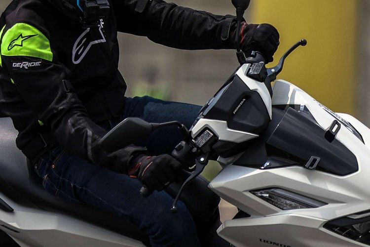 sepeda motor, sistem pengereman, motor, Combi Brake System, Benarkah Combi Brake Bikin Rem Kurang Pakem? Ini Faktanya