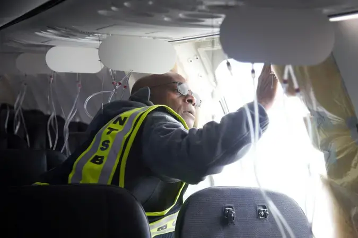 pesawat, pintu pesawat, Pintu Pesawat Copot, Pilot Alaska Airlines Menuntut Boeing