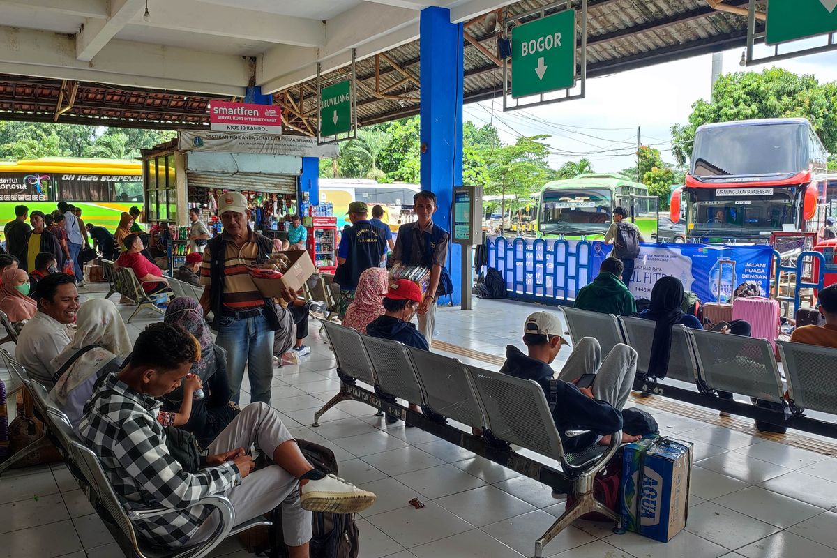 Terminal Kampung Rambutan, arus mudik Natal, Natal 2025: Arus Mudik Mulai Padati Terminal Kampung Rambutan