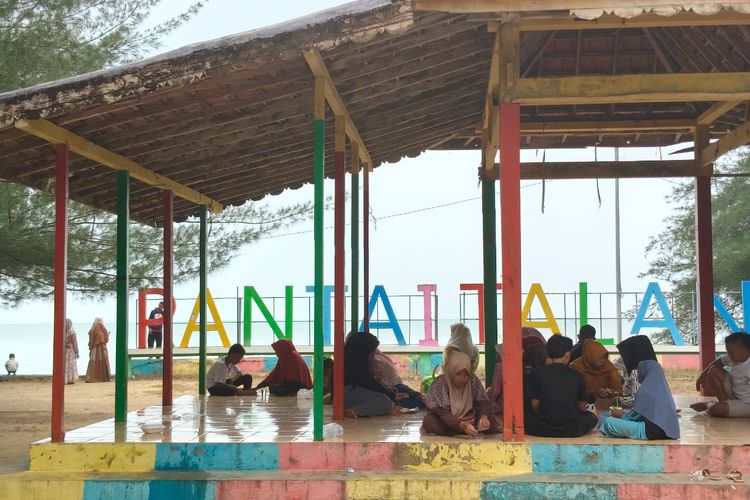 Pamekasan, pantai Talang Siring, Dihibur Musik Tongtong, 1.000 Tiket Ludes Terjual di Pantai Talang Siring Pamekasan