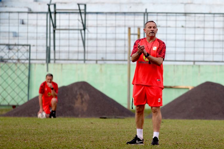Bhayangkara FC, Semen Padang, Super League, Dejan Antonic, Bhayangkara FC Vs Semen Padang: Dejan Antonic Bidik Peluang Keluar dari Zona Merah
