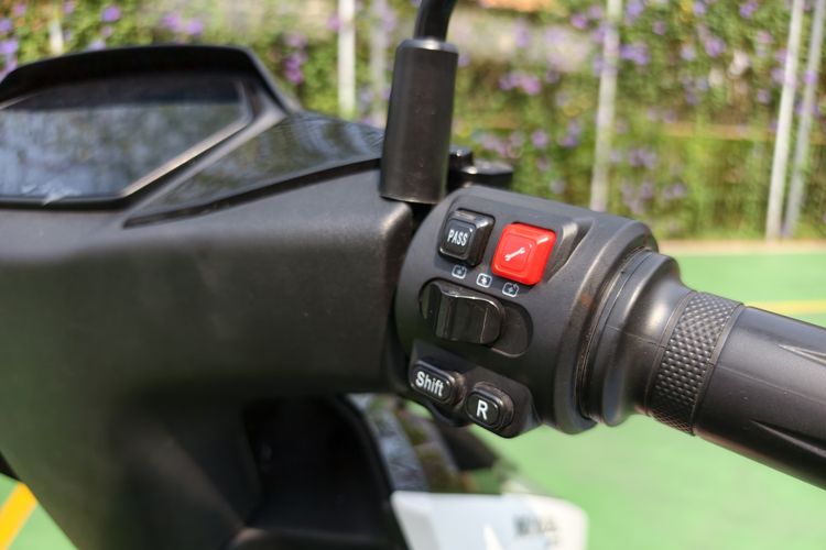 motor listrik, Sprinto, Indomobil Emotor, Kupas Fitur Indomobil Emotor Sprinto, Lengkap untuk Motor Rp 25 Jutaan, Fitur Keselamatan Aktif ala Motor Premium, Kemudahan Akomodasi dan Manajemen Daya, Kepraktisan dan Fitur Pendukung Harian, Kesimpulan