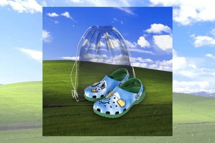 Crocs, Microsoft, sandal, Kolaborasi, Microsoft Jual Sandal Crocs Bertema Windows XP, Harganya Rp 1 Jutaan