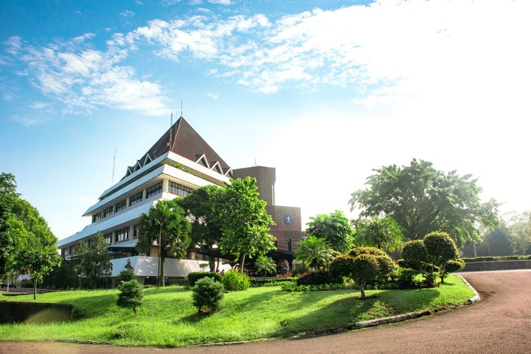 PTN terbaik di Indonesia, Perguruan Tinggi Negeri, 10 ptn terbaik di indonesia 2025, kampus negeri terbaik di indonesia 2025, qs asia university rankings 2025, qs university ranking 2025, 10 kampus negeri terbaik di indonesia, 10 PTN Terbaik di Indonesia 2025 Versi QS AUR dan Profil Lengkapnya, 1. Universitas Indonesia, 2. Universitas Airlangga, 3. Universitas Gadjah Mada, 4. Institut Teknologi Bandung, 5. Institut Pertanian Bogor, 6. Institut Teknologi Sepuluh Nopember, 7. Universitas Diponegoro, 8. Universitas Padjadjaran, 9. Universitas Brawijaya, 10. Universitas Negeri Sebelas Maret