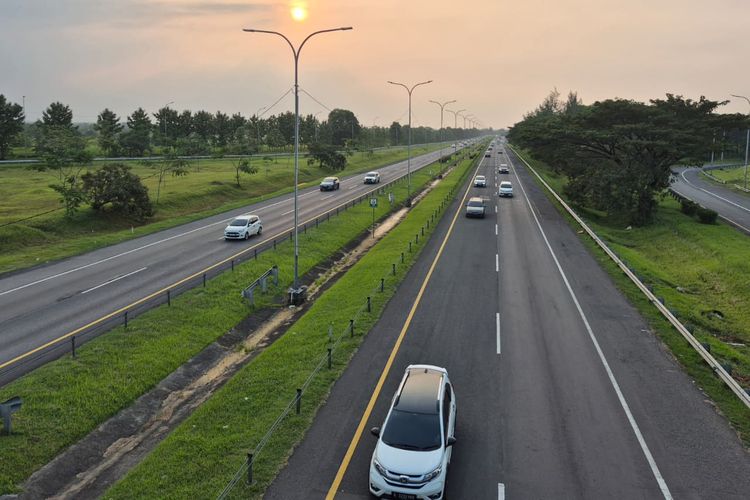 Cikampek Utama, arus balik, H+8 Lebaran, Volume Lalu Lintas ke Jakarta Masih Tinggi