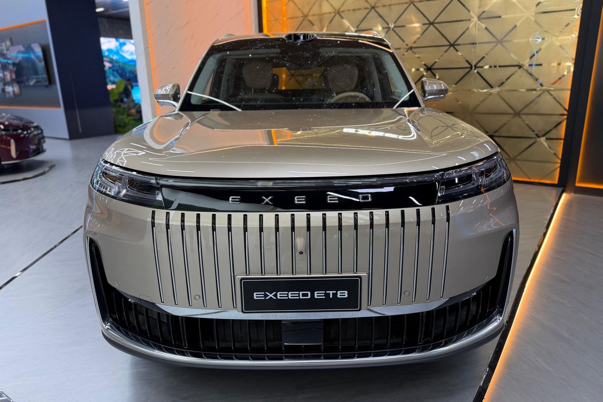 Exeed ET8, Range Rover, Chery Exeed ET8: SUV 1.400 Km Hybrid, Akankah Masuk Pasar Indonesia?