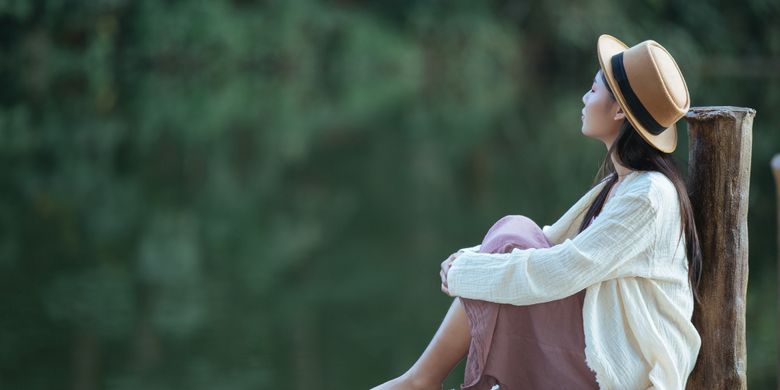 6 Aktivitas Ringan untuk Meredakan Stres dalam 10 Menit, 1. Relaksasi otot secara bertahap, 2. Berjalan di alam terbuka, 3. Teknik pelukan kupu-kupu, 4. Melepaskan energi dengan gerakan, 5. Mengubah sudut pandang pikiran, 6. Visualisasi tempat yang aman