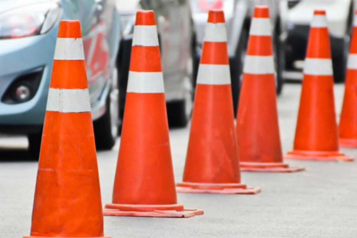 traffic cone, Asal Mula Traffic Cone, Kerucut Oranye yang Jadi Penanda Penting di Jalan