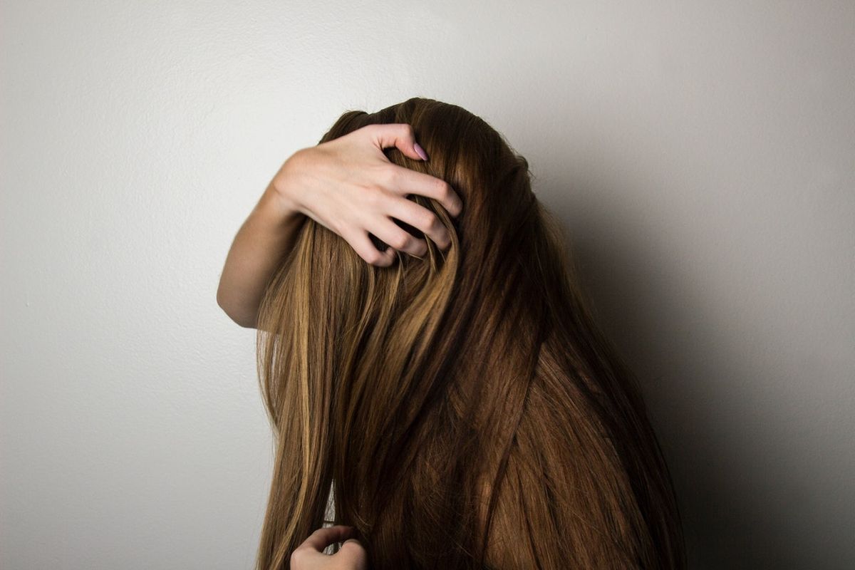 pijat kulit kepala, perawatan rambut, cara memijat kulit kepala untuk pertumbuhan rambut, cara menumbuhkan rambut dengan cepat, tips memijat kulit kepala untuk pertumbuhan rambut, Lakukan Pijat Kulit Kepala Berikut untuk Merangsang Pertumbuhan Rambut, 1. Gunakan ujung jari, 2. Durasi pijat, 3. Gunakan minyak esensial, 4. Gunakan alat pijat kulit kepala
