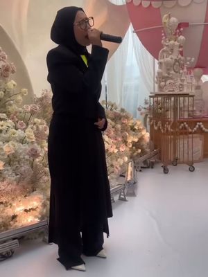 Syahrini, ulang tahun Syahrini, Syahrini ulang tahun, Ulang tahun Syahrini, seleb yang hadir di ultah syahrini, gaya seleb di ulang tahun Syahrini, 4 Gaya Seleb di Pesta Ulang Tahun Syahrini, Yuni Shara Nuansa Peach, 1. Krisdayanti, 2. Yuni Shara, 3. Melly Goeslaw, 4. Reza Artamevia