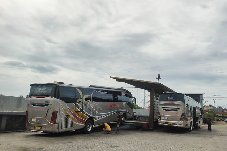 PO SAN, sopir bus, bus AKAP, perawatan bus, Melihat Persiapan Bus PO SAN Saat di Garasi Pusat