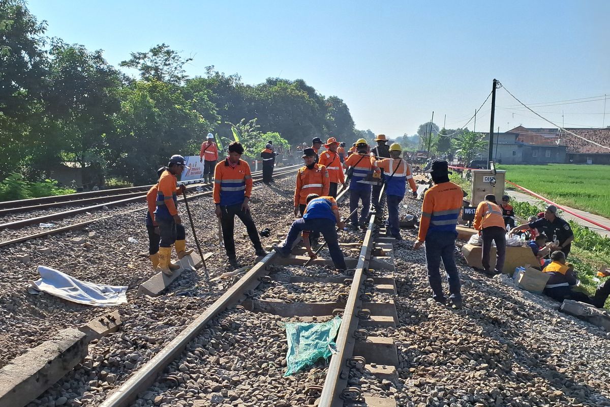 Argo Bromo Anggrek, kereta anjlok, argo bromo anggrek anjlok, argo bromo anggrek di subang, KAI Batalkan 20 Perjalanan KA Lintas Selatan Tujuan Jakarta Hari Ini