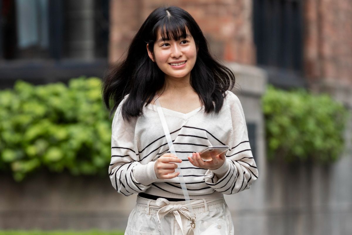 Stylist Beberkan 10 Tanda Pakaian Tak Cocok dengan Bentuk Badan, 1. Atasan tidak dimasukkan sepenuhnya, 2. Ukuran pakaian tidak pas di badan, 3. Terlalu serasi , 4. Mengikuti tren tanpa mempertimbangkan kesesuaian, 5. Terlalu banyak menunjukkan kulit, 6. Salah memilih warna pakaian, 7. Bahan pakaian tidak nyaman dipakai, 8. Salah memilih pakaian dalam, 9. Pakaian terlalu oversized , 10. Terlalu bermain aman dan terlihat membosankan