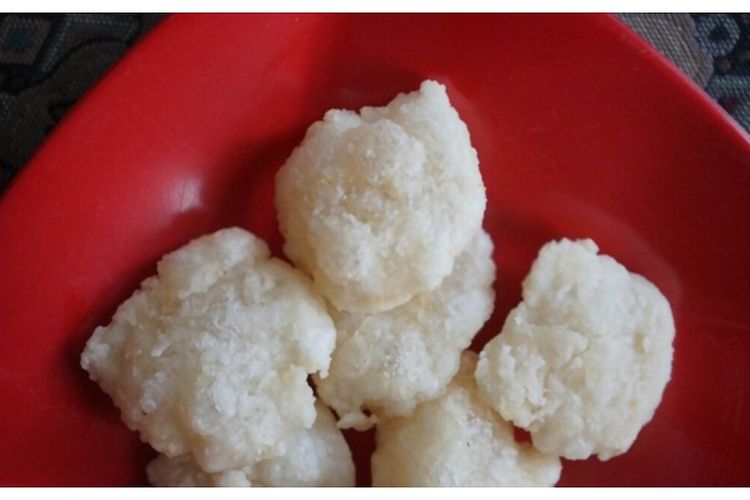 cara membuat cireng, cara membuat cireng crispy sederhana, cara membuat cireng kopong anti gagal, cara membuat cireng kopong dan renyah, cara menyimpan cireng tetap renyah, 3 Cara Membuat Cireng Kopong dan Renyah, Lengkap dengan Tips Simpannya, Cara bikin cireng enak ala chef profesional, 2. Tambah santan dalam adonan cireng, 3. Tekan adonan cireng saat digoreng agar kopong, Cara menyimpan cireng