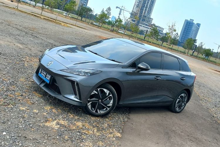 MG4 EV, mobil listrik, Jakarta, pengalaman berkendara, Diva Cerita: Kenyamanan dan Kekurangan MG4 EV di Jalanan Jakarta, Alasan Membeli Mobil Listrik , Rasa Berkendara di Tengah Kemacetan, Biaya Operasional dan Pengisian Daya yang Terjangkau, Fitur yang Memudahkan dan Kekurangan, Ragu Perjalanan Jauh Masih Menjadi Kendala, Kesimpulan: Kelebihan dan Kekurangan MG4 EV
