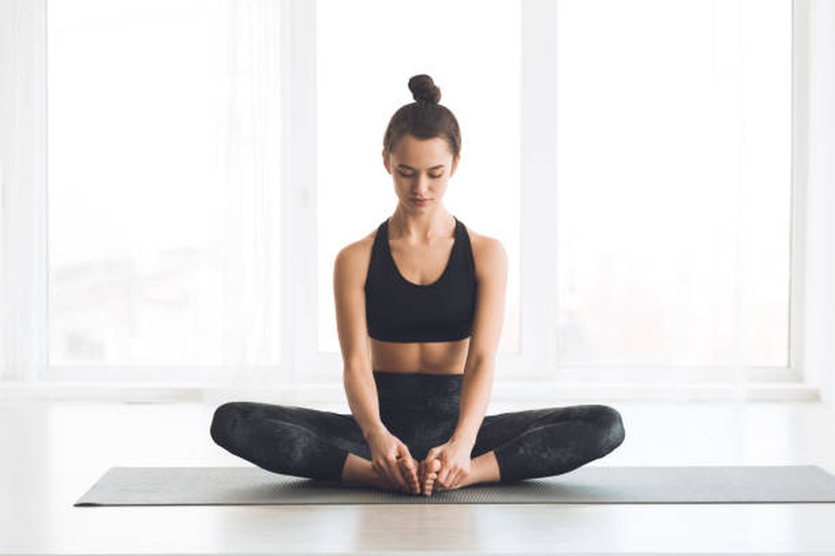 baju olahraga yoga, baju yoga wanita, rekomendasi baju yoga, baju yoga untuk wanita, baju olahraga wanita pendek, 7 Rekomendasi Baju Yoga Wanita, Harga Mulai Rp 85.000, 1. KKONE kaos olahraga yoga wanita, 2. Proyoga atasan olahraga yoga wanita, 3. COSI COZY atasan olahraga wanita yoga open-back, 4. TIMETOSPORT set bra celana panjang setelan olahraga yoga, 5. YouHave setelan set legging pakaian olahraga yoga crop top, 6. FitYou monna sportwear set, 7. SPORTSHAPER setelan wanita pakaian olahraga gym yoga