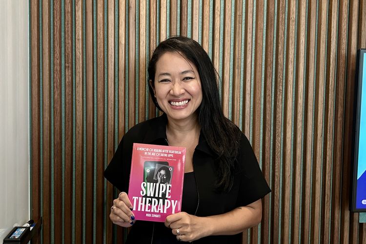 buku Swipe Therapy, Kisah Mira Sumanti Gagal Menikah, Bangkit Lewat Dating App hingga Menemukan Jati Diri, Ketika karier membawa hubungan ke ujian besar, Lima minggu sebelum pernikahan, semua berubah, Mencari distraksi hingga menemukan proses healing, Menulis luka menjadi sebuah buku