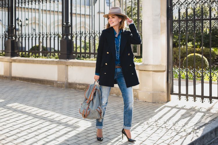 jeans, 5 Model Jeans yang Kurang Cocok untuk Perempuan di Atas 40 Tahun, 1. Skinny jeans , 2. Low-rise jeans , 3. Jeans terlalu longgar (Baggy) , 4. Jegging , 5. Capri jeans 