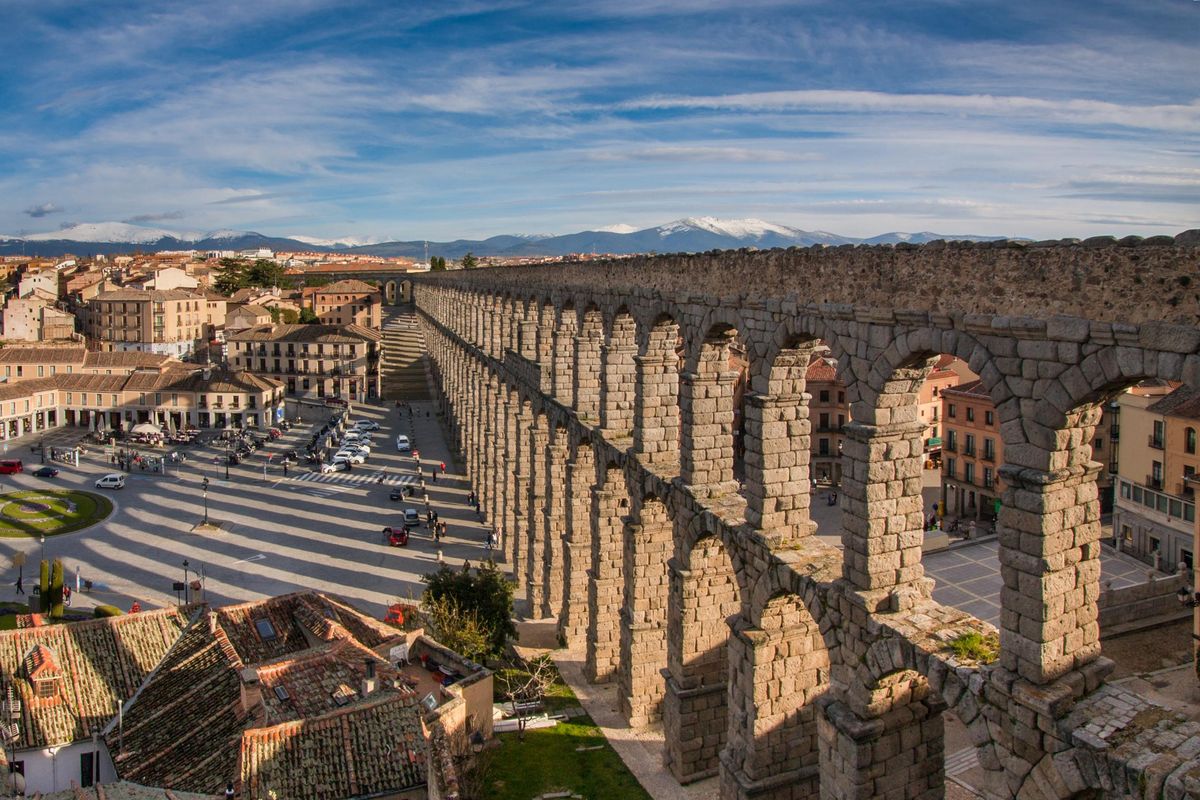Spanyol, pria inggris jatuh, kota tua spanyol, piknik ke kota tua spanyol, Jatuh dari Ketinggian, Seorang Pria Inggris Meninggal Saat Pikinik ke Kota Tua Spanyol