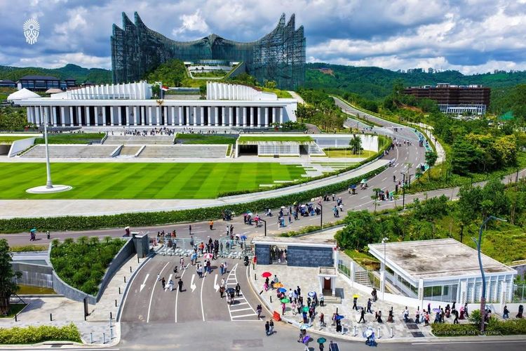 IKN Jadi Tempat Wisata Saat Lebaran, Ratusan Ribu Orang Berkunjung, Kunjungan di IKN meningkat, pelayanan tetap optimal, Istana Negara dan Masjid Negara jadi magnet utama, Destinasi populer lainnya di IKN, Plaza Seremoni &amp; Plaza Bhinneka dipadati pengunjung