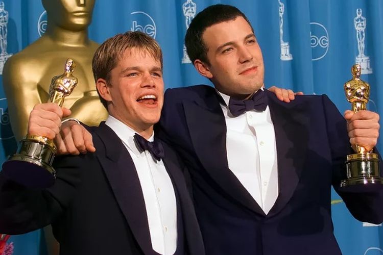 Academy Awards, pemenang Oscar, Proses Penentuan Pemenang Oscar, dari Seleksi Film hingga Voting Final, Tahap awal: Pengajuan film dan seleksi awal, Voting nominasi oleh anggota Academy, Voting final untuk menentukan pemenang, Sistem khusus untuk Best Picture, Hasil pemenang dijaga sangat rahasia