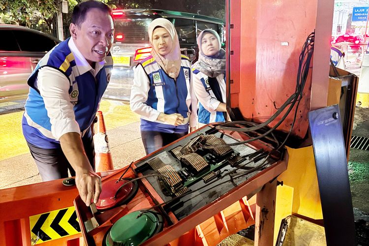 Jasa Marga, gerbang tol, Tol Dalam Kota, gerbang tol terbakar, Jasa Marga Tutup 7 Gerbang Tol Dalam Kota yang Terbakar Imbas Demo