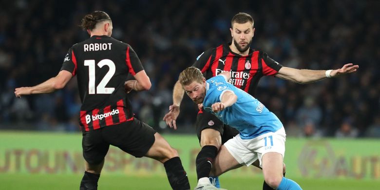 Barcelona, Liga Italia, AC Milan, Milan, Igli Tare, Pini Zahavi, Serie A, Giorgio Furlani, West Ham, Milan Pertimbangkan Lewandowski, Namun Gaji Jadi Kendala