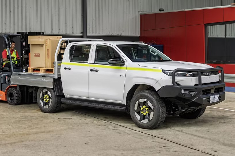 HILUX BEV, Toyota, Toyota Indonesia, Toyota Daftarkan Hilux Listrik di Indonesia, Sudah Muncul di NJKB