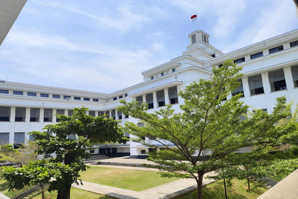 7 Museum Jakarta untuk Wisata Edukatif Saat Ramadan, 1. Museum Nasional, 2. Museum Fatahillah, 3. Museum Wayang, 4. Museum Bank Indonesia, 5. Museum Keramik, 6. Museum Kebangkitan Nasional, 7. Museum Bank Mandiri