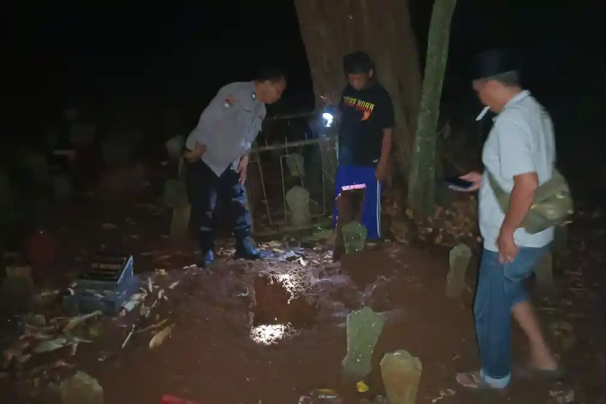 pencurian jenazah, Bojonegoro, Diduga Terkait Ritual Pesugihan, Makam di Sumberarum Bojonegoro Nyaris Dibongkar Pencuri
