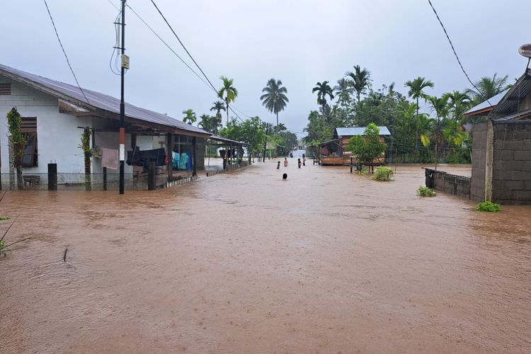 Aceh, banjir Aceh, banjir aceh, banjir bandang Aceh, banjir aceh hari ini, Banjir Sumatera Utara, update banjir Aceh, aceh kebanjiran, BERITA FOTO: Potret Duka Aceh, 30 Orang Meninggal, Sekolah Diliburkan, 30 orang meninggal, Status tanggap darurat bencana, Wilayah yang terdampak banjir Aceh, Fokus penanganan pengungsi korban banjir, Sekolah diliburkan
