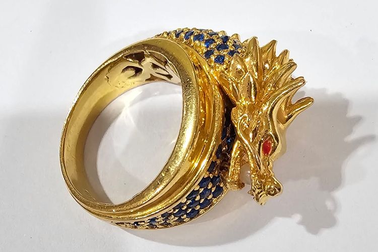 cincin emas, Lelang KPK, perhiasan emas, kalung emas, gelang emas, lelang barang sitaan kpk, barang sitaan korupsi, lelang kpk 2025, lelang kpk kapan, 7 Perhiasan di Lelang KPK 2025, Ada Cincin Naga