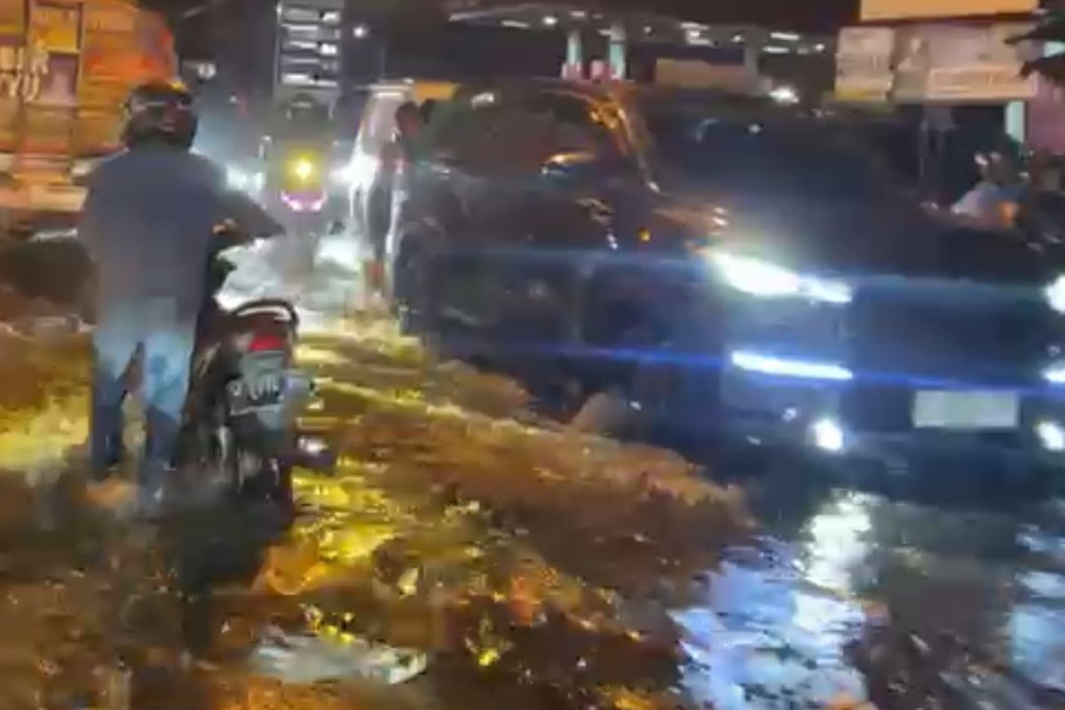 motor, mogok, water hammer, Langkah darurat, banjir, Pengendara Wajib Tahu Cara Penanganan Awal Motor Mogok karena Banjir